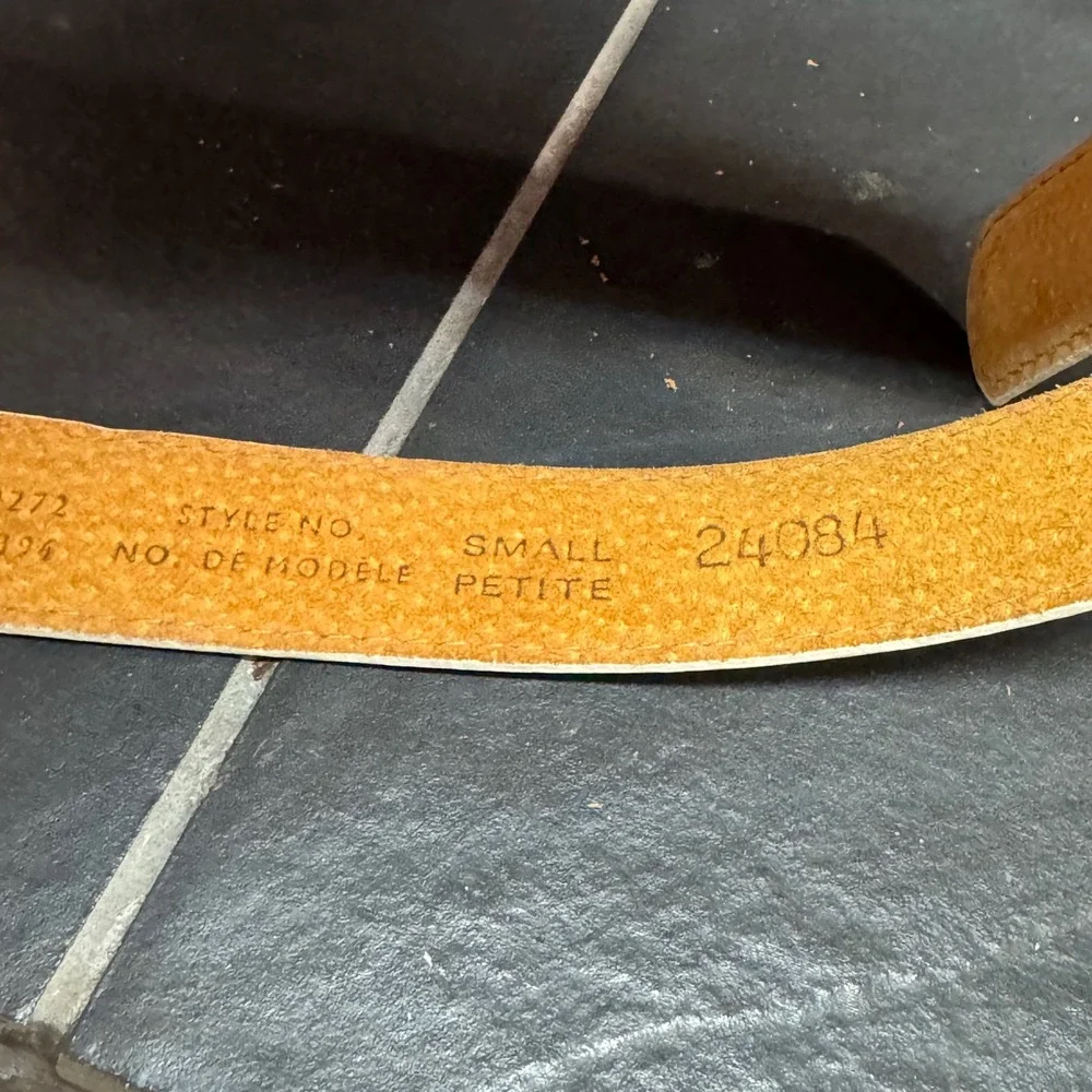 Vintage 1990 Liz Claiborne Cream Leather Belt Gold Buckle Small‎ 24084 USA Made